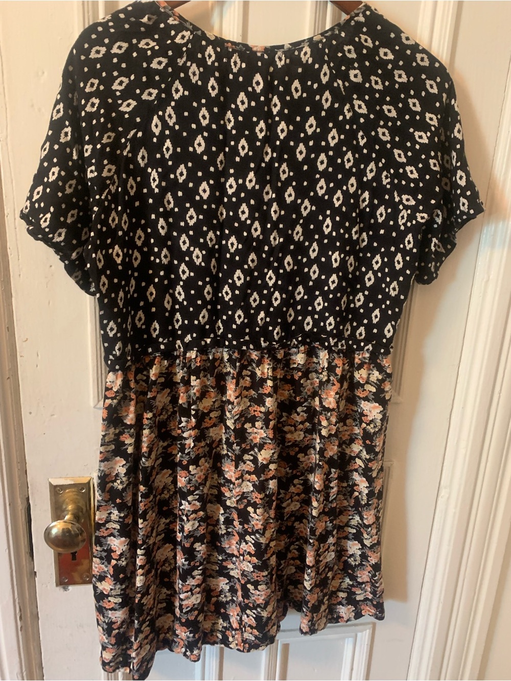 Love21 Black & Cream Mixed-Print Short Sleeve Casual Dress with Floral Skirt